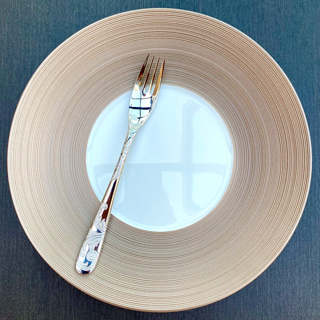 The Vibrant Community of Knife Collectors Connecting  Sharing