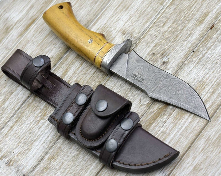 Odyssey Knives – Odyssey Damascus Hunting Knife with Exotic Yellow Heart Handle – shokuninusa