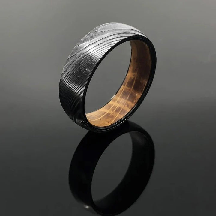 Damascus Steel Band – Steelheart Damascus Steel Wedding Ring Band with Whiskey Barrel Inlay – shokuninusa