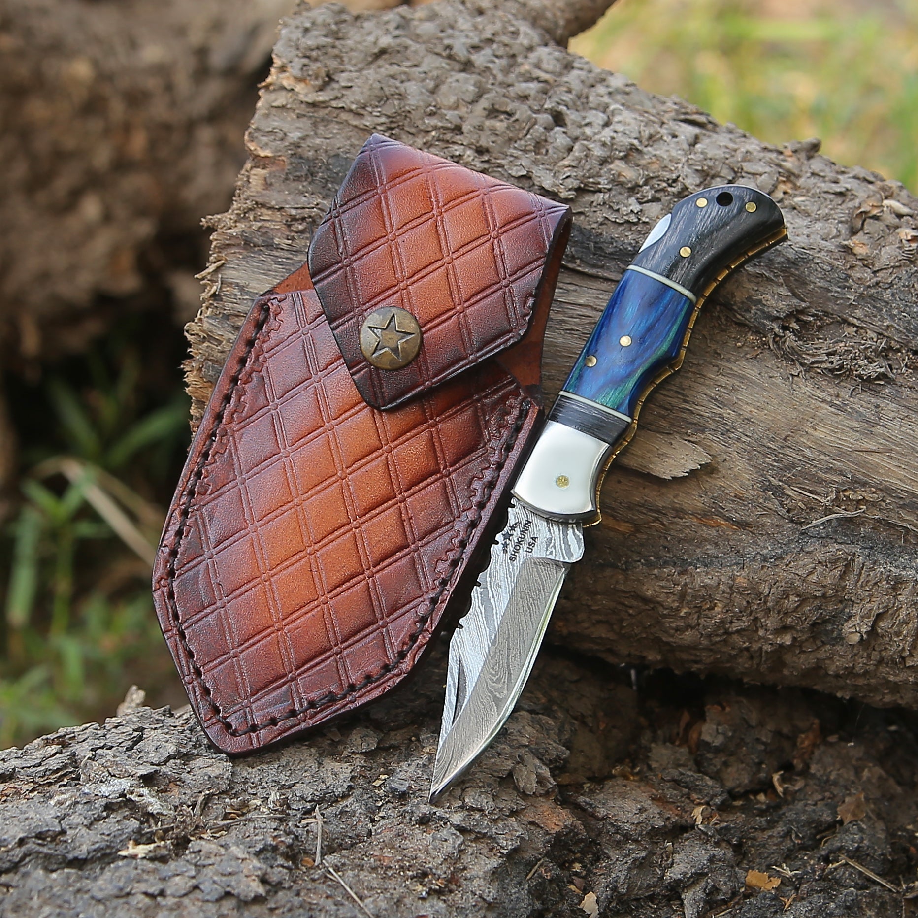 Folding Hunting Knife – Damascus Blade Wangi Wood