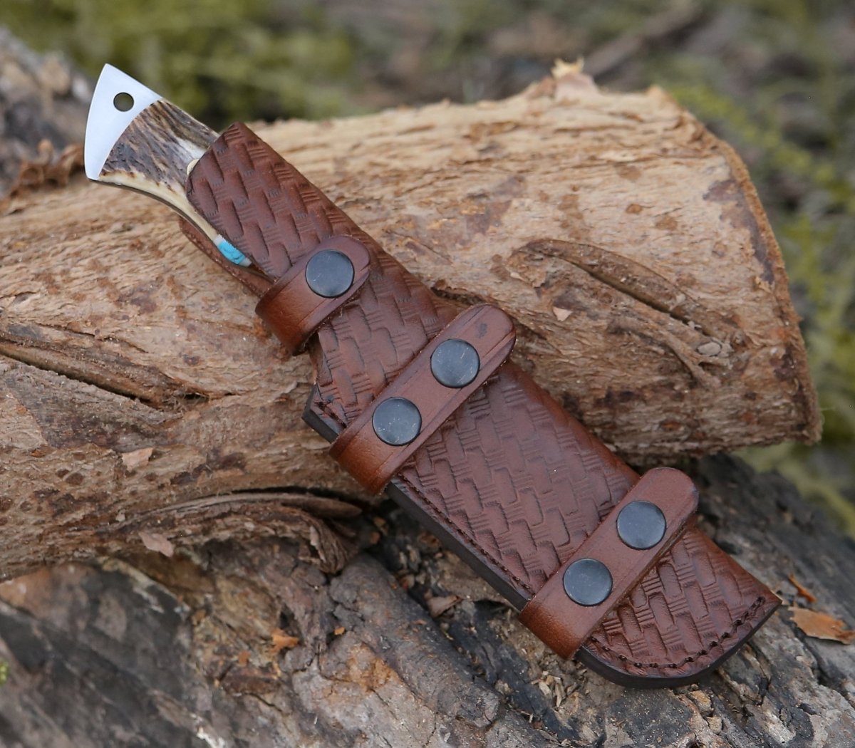 Premium Hunting Knife with Gut Hook - Handmade - Damascus Steel