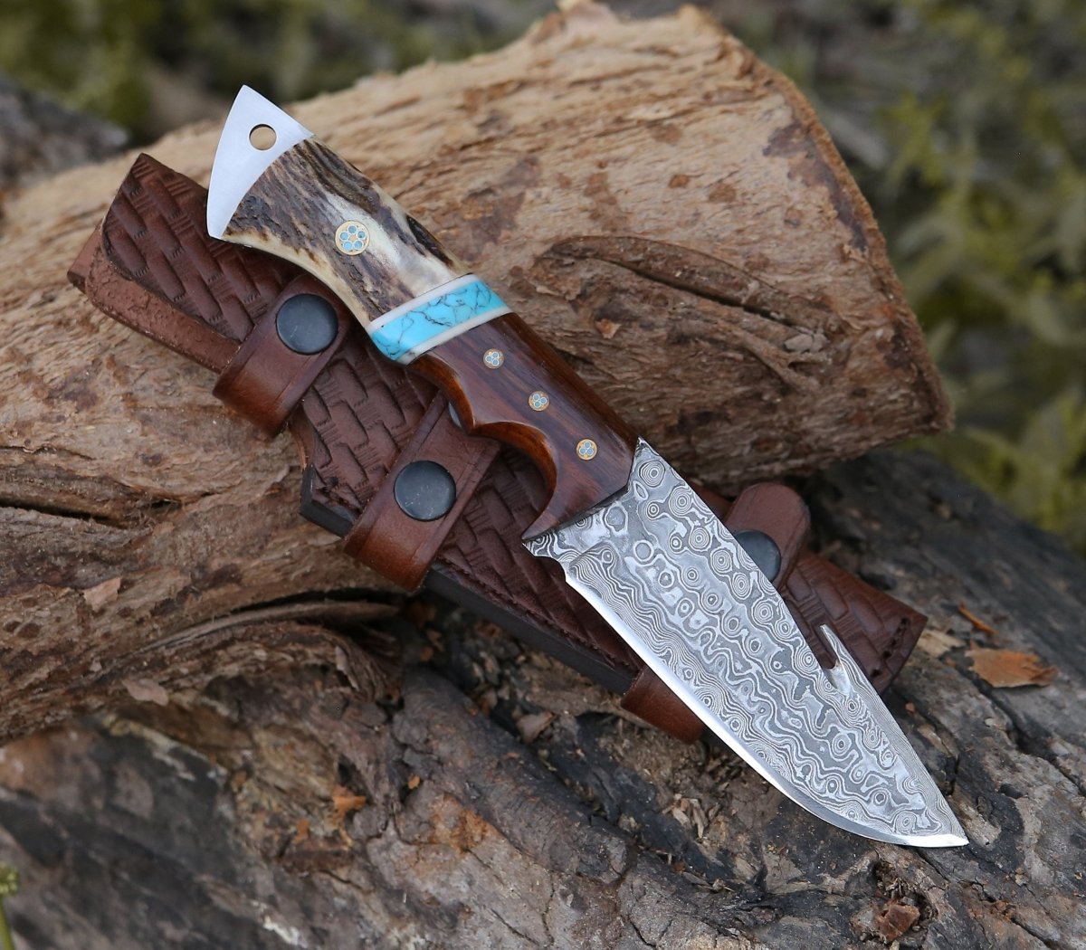 Premium Hunting Knife with Gut Hook - Handmade - Damascus Steel